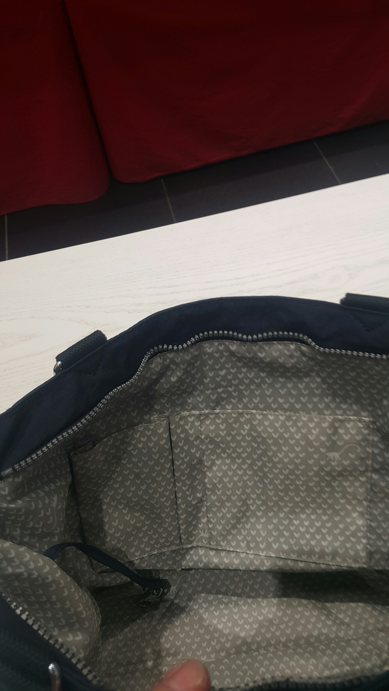 <b><p>Kipling New Shopper KHABS42 Evyday Look Rustic</p></b><b><p>キプリングニューショッパーKHABS42日常ルック素朴なファッションの女性会社員のコーディネート簡潔</p></b><br /><br /><p align='center'>