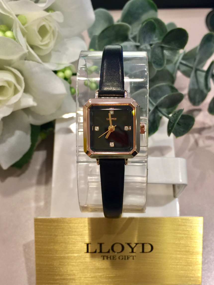 <b><p>Lloyd black Red Square watch LL2G18205 Stylish</p></b><b><p>ロイド ブラック レッド 正方形の時計 LL2G18205 洗練されたスタイリング</p></b><br /><br /><p align='center'>