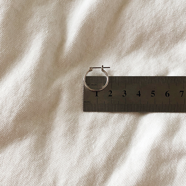 <b><p>Jubley simp earring titanium vge Silver pot</p></b><b><p>ユムアセンブリ シンプル イヤリング チタン ヴィンテージ シルバー ポイント 流行</p></b><br /><br /><p align='center'>