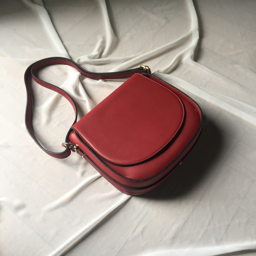 <b><p>Half-line flap shoulder 20 Women's at</p></b><b><p>ハーフラインフラップショルダー20代の女性すっきりとしたスタイル洗練されたギフトユニークなディテール</p></b><br /><br /><p align='center'>