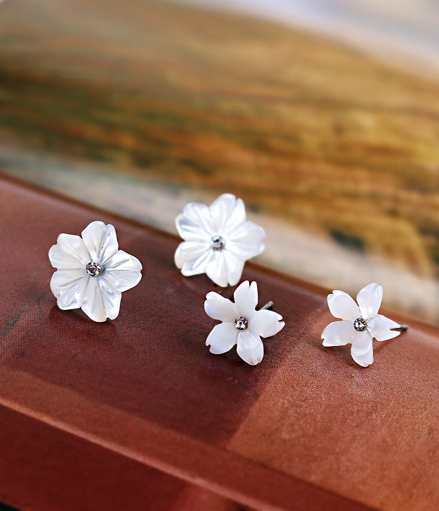 <b><p>Cheung Soon Daily 4p Surge Steel earri titanium</p></b><b><p>清純デイリー4p 書かれているカールスチール イヤリング チタン シンプルな 女性らしい</p></b><br /><br /><p align='center'>