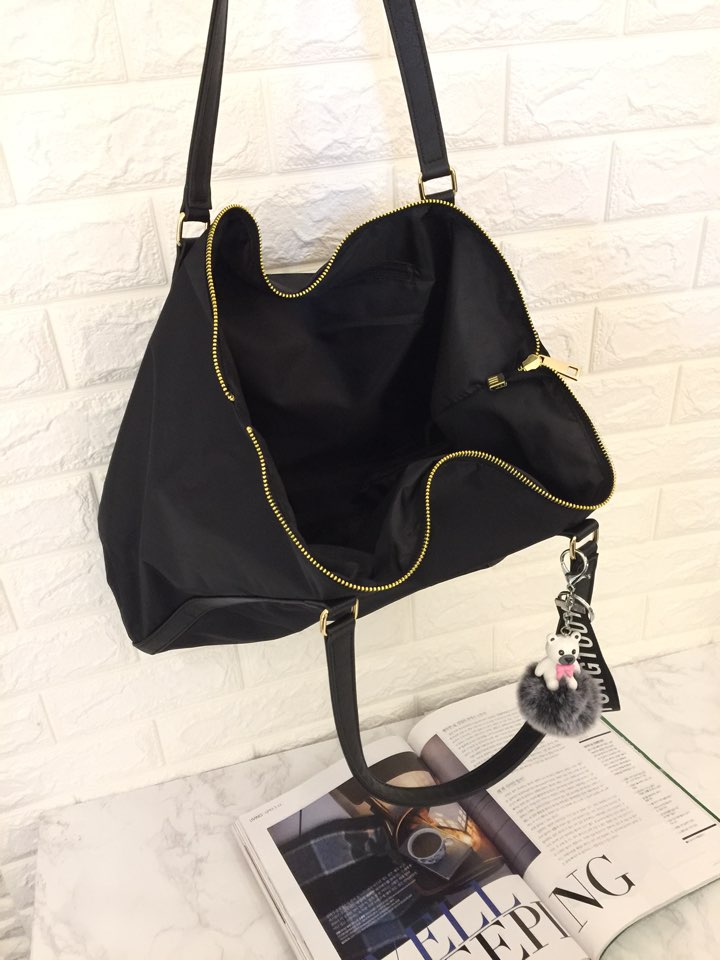 <b><p>Leo Simple Suit Casual Shoulder Bag Sensibily</p></b><b><p>レオシンプルスーツカジュアルショルダーバッグ感性モダンスタイルすっきり会ルックナチュラルなリング実用</p></b><br /><br /><p align='center'>