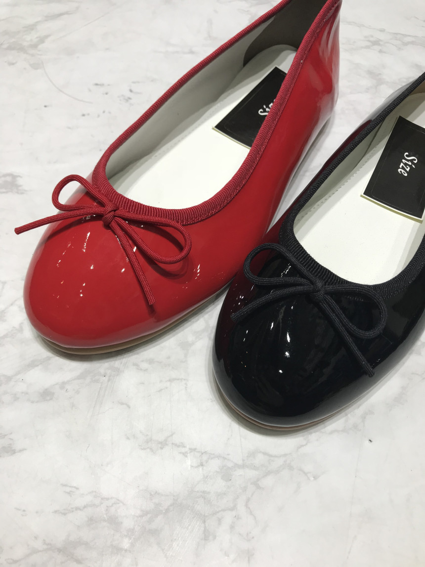 <b><p>Frizzy cushion bb Flat Shoes enamel Korean</p></b><b><p>ほやほや クッション リボン フラットシューズ エナメル 韓国語 プチなデザイン</p></b><br /><br /><p align='center'>