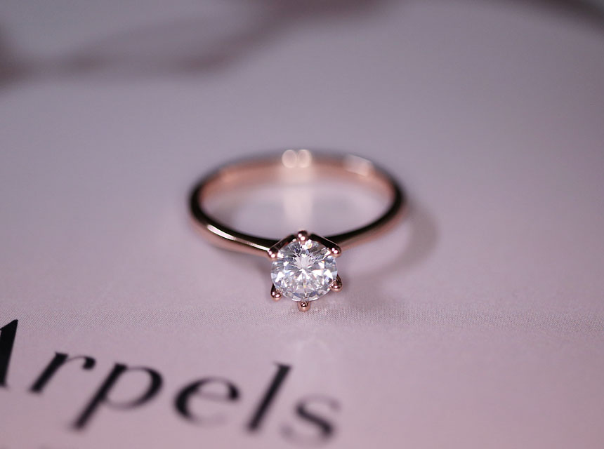 <b><p>Wang Cubic Ri Pink gold 1 carat Diamond Size</p></b><b><p>王キュービックリング ピンクゴールド 1カラット ダイヤサイズ 6発セッティ ジルコニア</p></b><br /><br /><p align='center'>