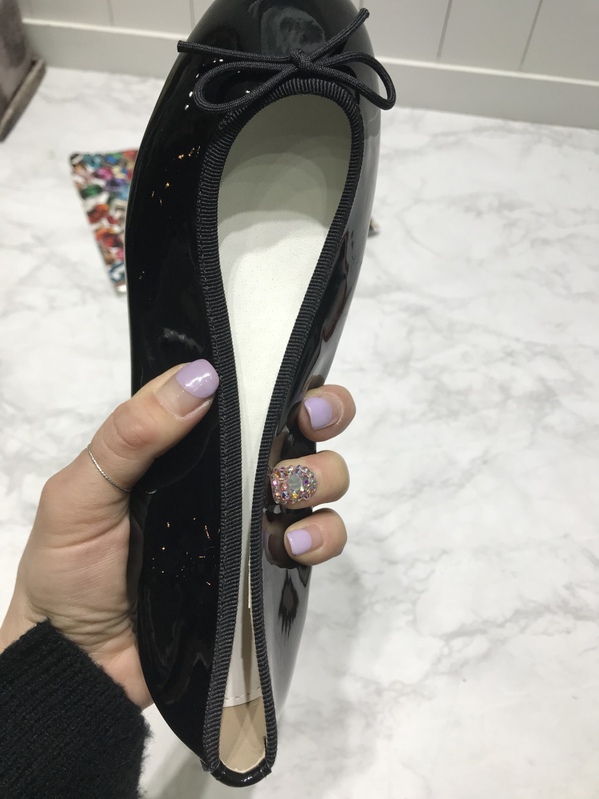 <b><p>Frizzy cushion bb Flat Shoes enamel Korean</p></b><b><p>ほやほや クッション リボン フラットシューズ エナメル 韓国語 プチなデザイン</p></b><br /><br /><p align='center'>