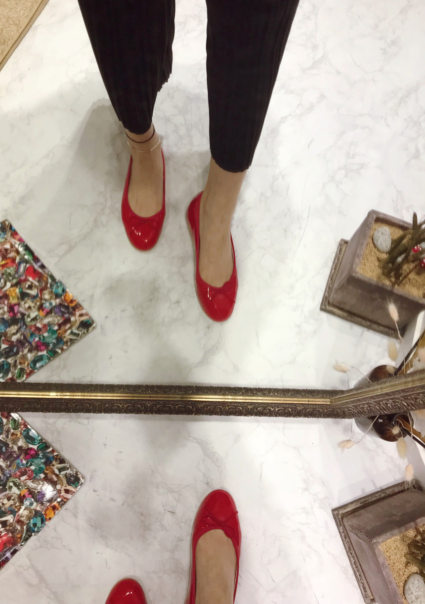 <b><p>Frizzy cushion bb Flat Shoes enamel Korean</p></b><b><p>ほやほや クッション リボン フラットシューズ エナメル 韓国語 プチなデザイン</p></b><br /><br /><p align='center'>