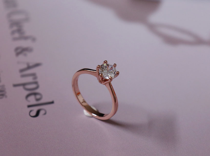 <b><p>Wang Cubic Ri Pink gold 1 carat Diamond Size</p></b><b><p>王キュービックリング ピンクゴールド 1カラット ダイヤサイズ 6発セッティ ジルコニア</p></b><br /><br /><p align='center'>