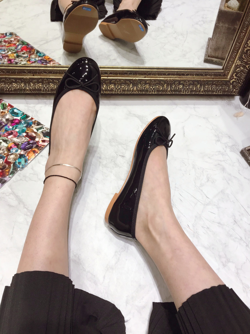 <b><p>Frizzy cushion bb Flat Shoes enamel Korean</p></b><b><p>ほやほや クッション リボン フラットシューズ エナメル 韓国語 プチなデザイン</p></b><br /><br /><p align='center'>