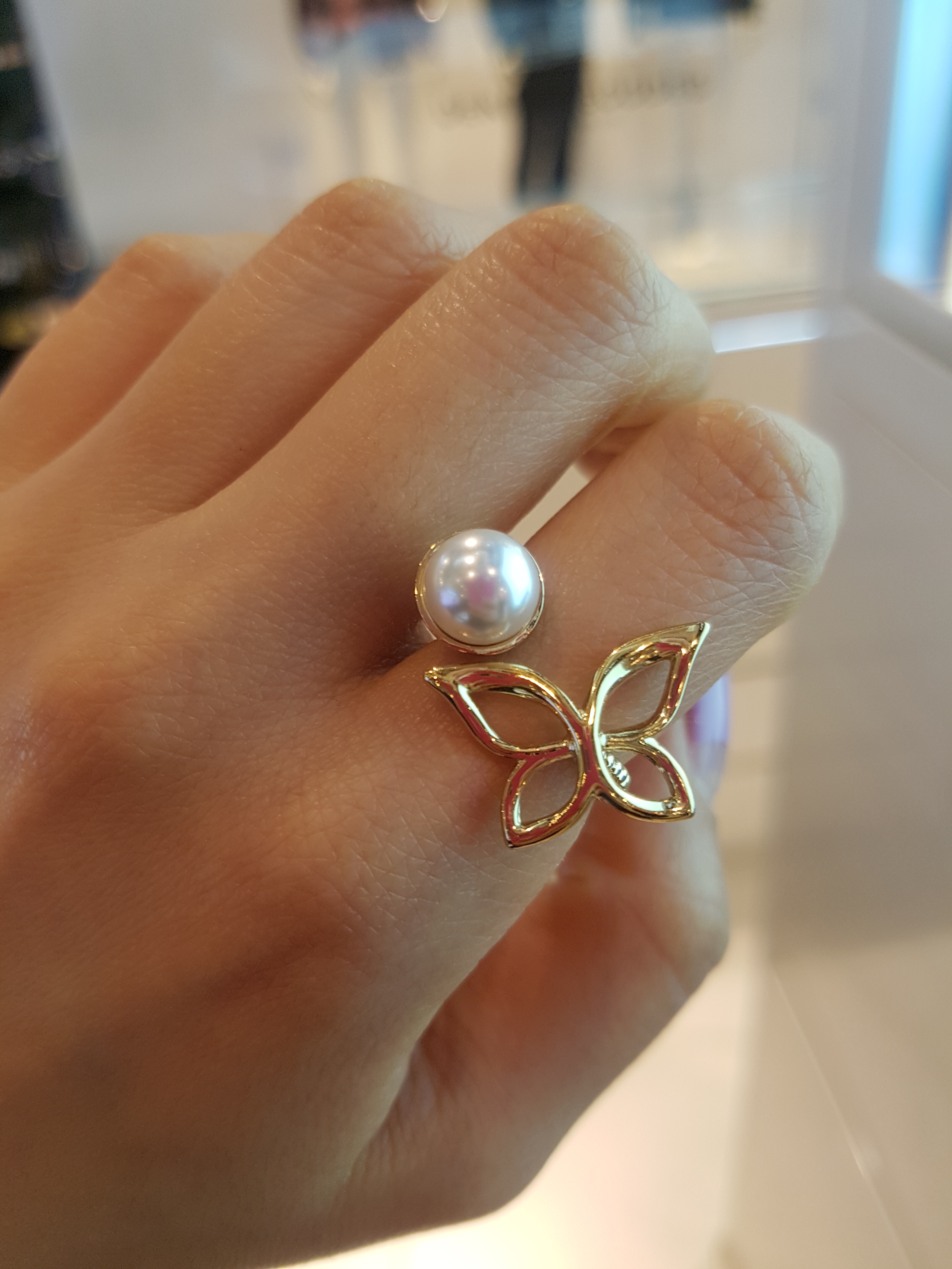 <b><p>Pilgrim Pearl butterfly Ring K1173-2034</p></b><b><p>ピルグリム 真珠 蝶 リングK1173-2034</p></b><br /><br /><p align='center'>