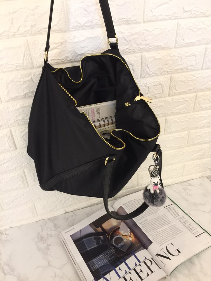 <b><p>Leo Simple Suit Casual Shoulder Bag Sensibily</p></b><b><p>レオシンプルスーツカジュアルショルダーバッグ感性モダンスタイルすっきり会ルックナチュラルなリング実用</p></b><br /><br /><p align='center'>