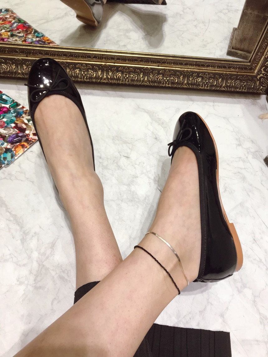 <b><p>Frizzy cushion bb Flat Shoes enamel Korean</p></b><b><p>ほやほや クッション リボン フラットシューズ エナメル 韓国語 プチなデザイン</p></b><br /><br /><p align='center'>