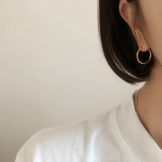 <b><p>Jubley simp earring titanium vge Silver pot</p></b><b><p>ユムアセンブリ シンプル イヤリング チタン ヴィンテージ シルバー ポイント 流行</p></b><br /><br /><p align='center'>