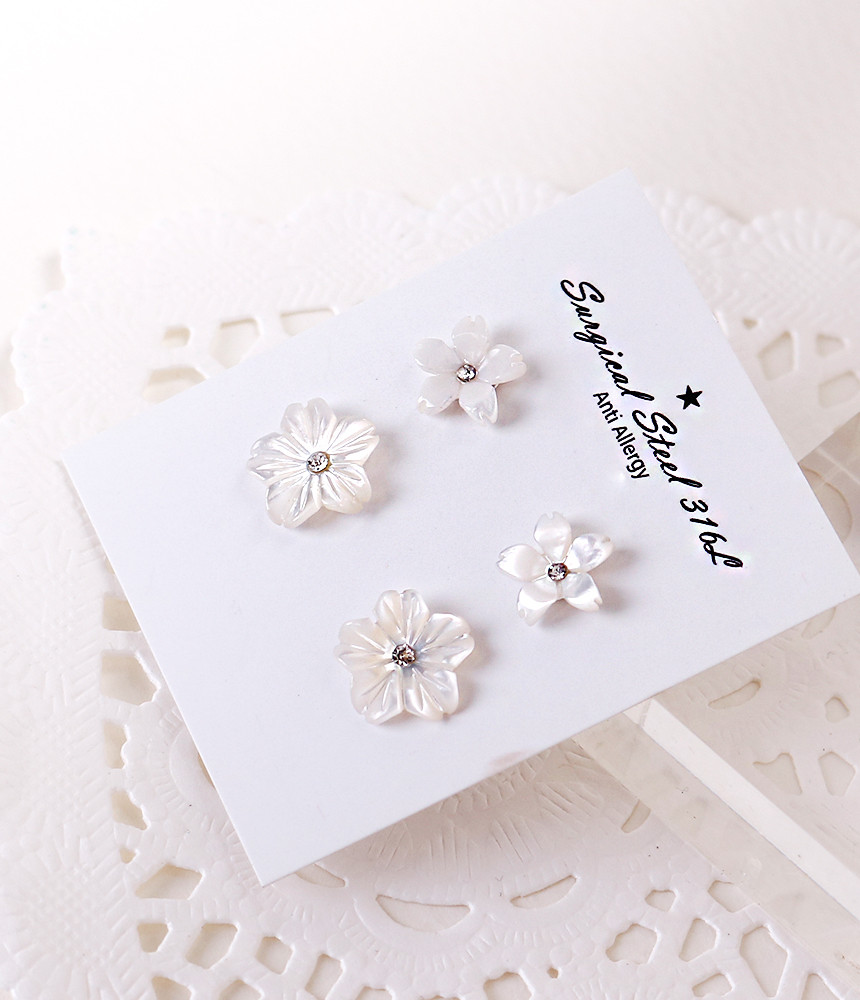 <b><p>Cheung Soon Daily 4p Surge Steel earri titanium</p></b><b><p>清純デイリー4p 書かれているカールスチール イヤリング チタン シンプルな 女性らしい</p></b><br /><br /><p align='center'>