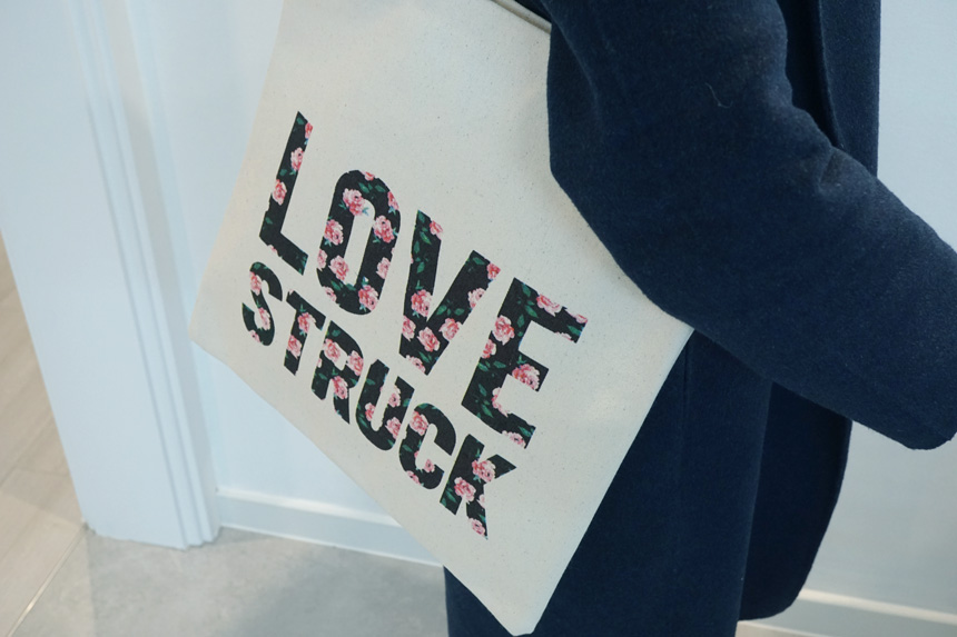 <b><p>Zipper Eco Bag Rob Ruri Coordination Fancy</p></b><b><p>ジッパーエコバックロブルリルクコーディネート派手20代フラワーホワイトショルダーバッグデイリー</p></b><br /><br /><p align='center'>