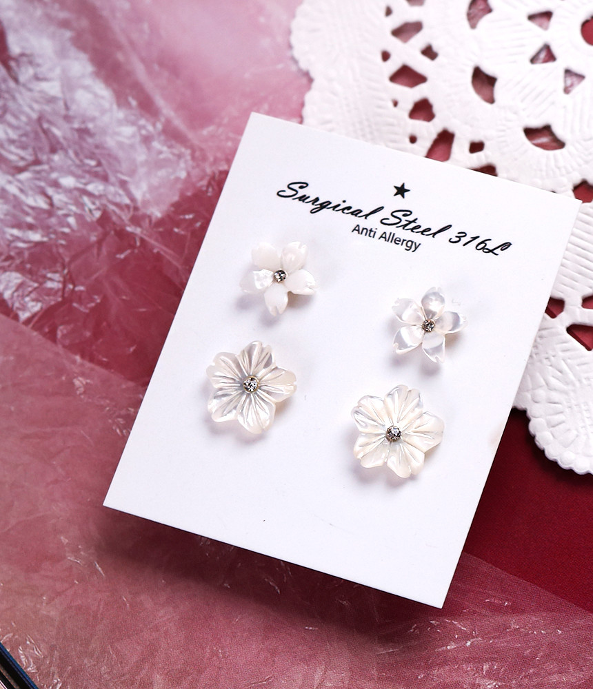 <b><p>Cheung Soon Daily 4p Surge Steel earri titanium</p></b><b><p>清純デイリー4p 書かれているカールスチール イヤリング チタン シンプルな 女性らしい</p></b><br /><br /><p align='center'>