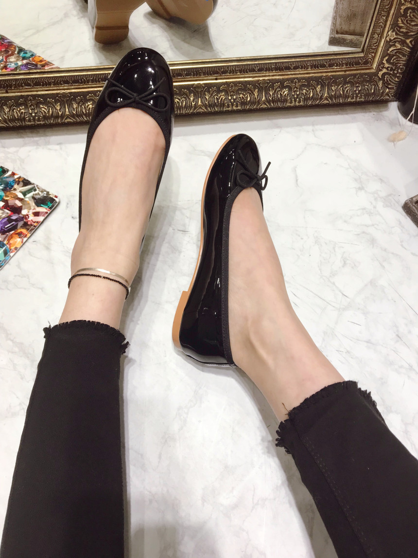 <b><p>Frizzy cushion bb Flat Shoes enamel Korean</p></b><b><p>ほやほや クッション リボン フラットシューズ エナメル 韓国語 プチなデザイン</p></b><br /><br /><p align='center'>