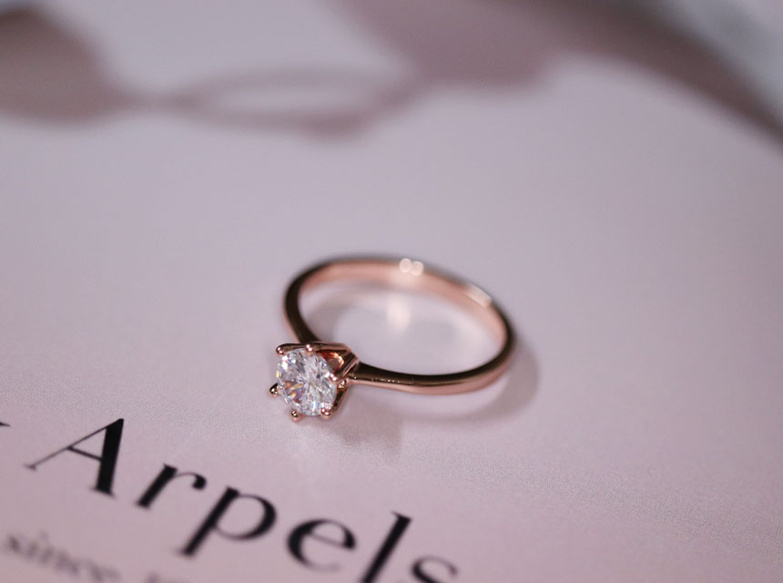 <b><p>Wang Cubic Ri Pink gold 1 carat Diamond Size</p></b><b><p>王キュービックリング ピンクゴールド 1カラット ダイヤサイズ 6発セッティ ジルコニア</p></b><br /><br /><p align='center'>