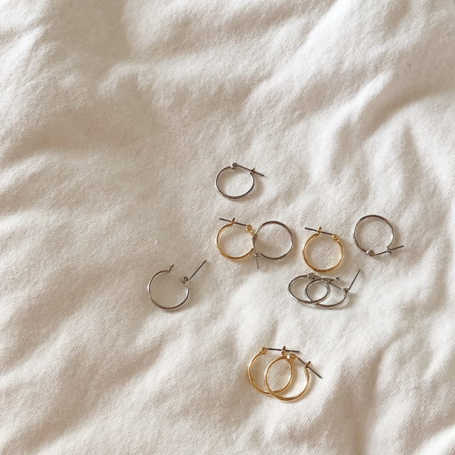 <b><p>Jubley simp earring titanium vge Silver pot</p></b><b><p>ユムアセンブリ シンプル イヤリング チタン ヴィンテージ シルバー ポイント 流行</p></b><br /><br /><p align='center'>