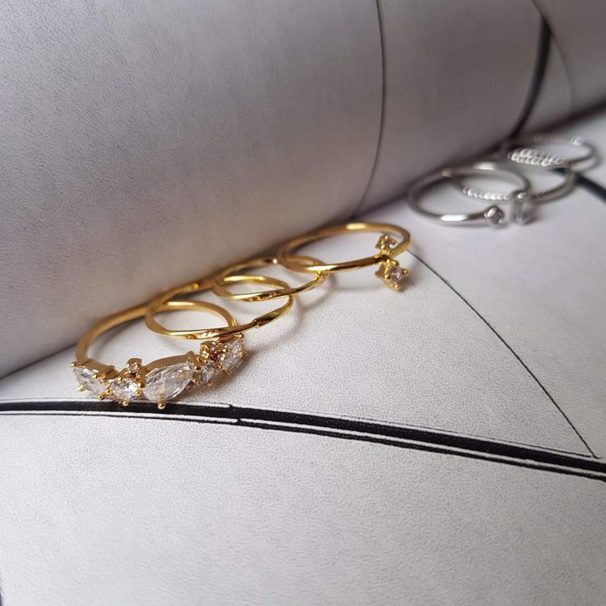 <b><p>Calling cubic gold Silver 7 set Stysh look</p></b><b><p>コーリングキュービック ゴールドシルバー 7 セット スタイリッシュル ユニーク</p></b><br /><br /><p align='center'>