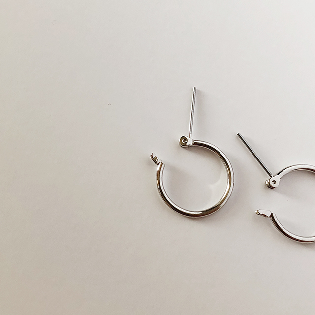 <b><p>Jubley simp earring titanium vge Silver pot</p></b><b><p>ユムアセンブリ シンプル イヤリング チタン ヴィンテージ シルバー ポイント 流行</p></b><br /><br /><p align='center'>
