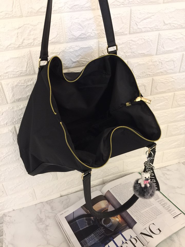 <b><p>Leo Simple Suit Casual Shoulder Bag Sensibily</p></b><b><p>レオシンプルスーツカジュアルショルダーバッグ感性モダンスタイルすっきり会ルックナチュラルなリング実用</p></b><br /><br /><p align='center'>