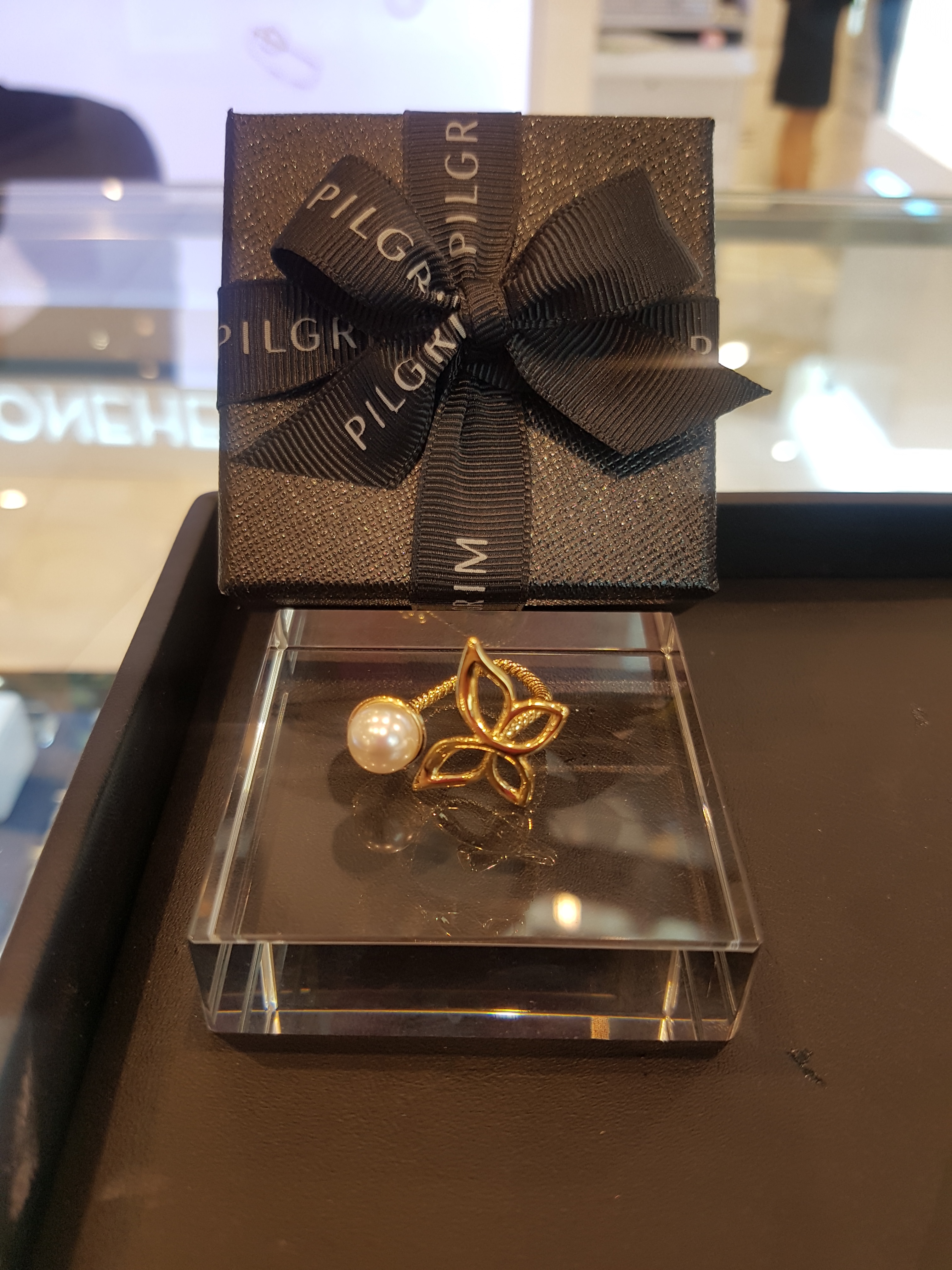 <b><p>Pilgrim Pearl butterfly Ring K1173-2034</p></b><b><p>ピルグリム 真珠 蝶 リングK1173-2034</p></b><br /><br /><p align='center'>