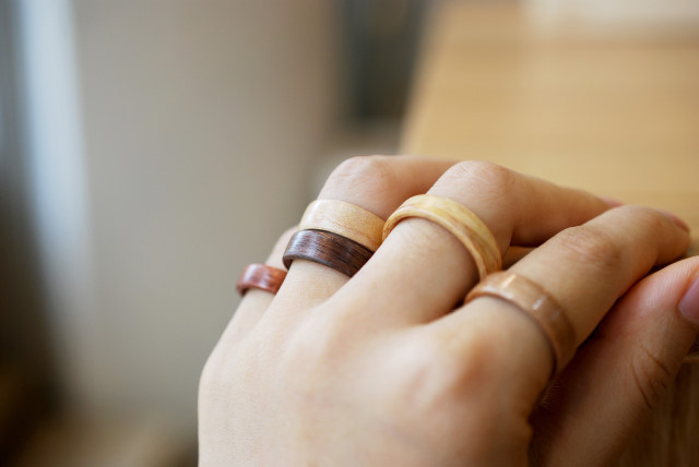 <b><p>flat Wood ring pair romtic Outstd Coupl Unique</p></b><b><p>フラット 木のリング ペア ロマンチック 説得力のカップ ユニークなアイテム 特別な</p></b><br /><br /><p align='center'>