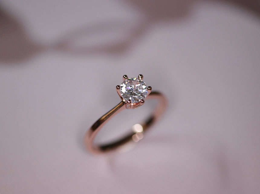 <b><p>Wang Cubic Ri Pink gold 1 carat Diamond Size</p></b><b><p>王キュービックリング ピンクゴールド 1カラット ダイヤサイズ 6発セッティ ジルコニア</p></b><br /><br /><p align='center'>