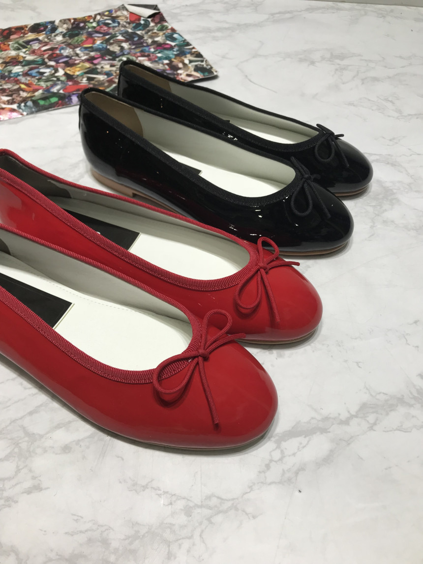 <b><p>Frizzy cushion bb Flat Shoes enamel Korean</p></b><b><p>ほやほや クッション リボン フラットシューズ エナメル 韓国語 プチなデザイン</p></b><br /><br /><p align='center'>