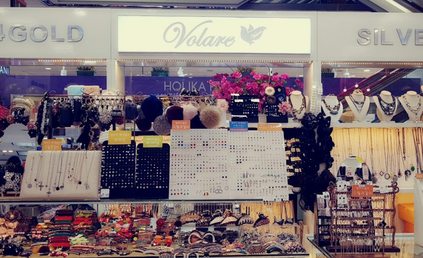 <b><p>llare Cubic Hook Erings GE794 Sensitive feel</p></b><b><p>ボラレ キュービックフックピアスGE794 センシティブな感じ 飽きのこない 四季</p></b><br /><br /><p align='center'>