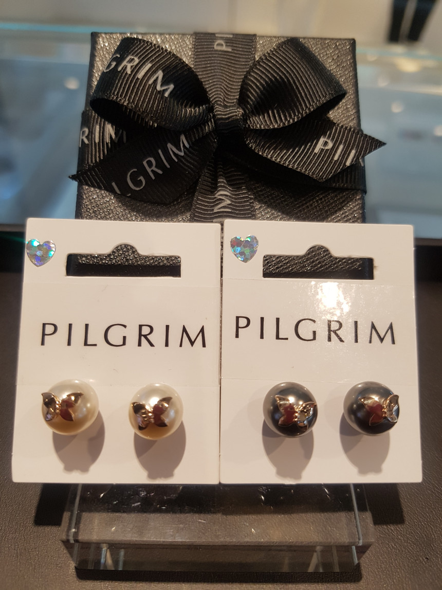 <b><p>Pilgrim Pearl butterfly Engs K0174-4043</p></b><b><p>ピルグリム 真珠 蝶 イヤリングK0174-4043</p></b><br /><br /><p align='center'>