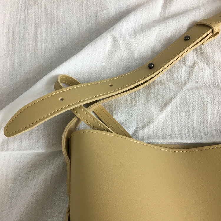 <b><p>Each modern pocket shoul bu bag 2col ic lege</p></b><b><p>所長各モダンポケットショルダーバケットバッグ2colシック女子大生デイリールック30代の女性オールブ</p></b><br /><br /><p align='center'>