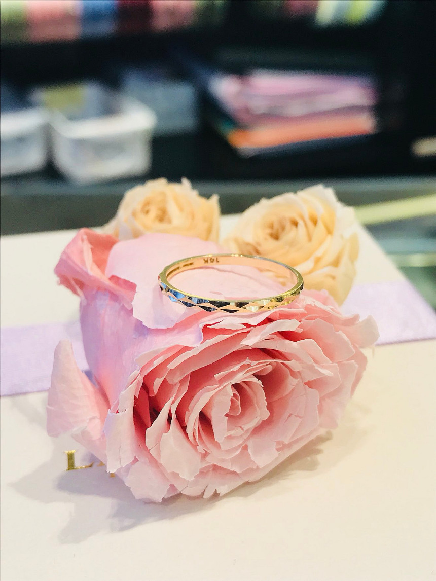 <b><p>Lloyd Triangular cutti Thread LRS16056G Twenes</p></b><b><p>ロイド 三角カット 糸リング LRS16056G 20代の女性 記念日 ガールフレンド</p></b><br /><br /><p align='center'>