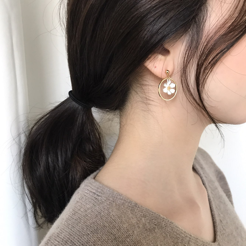 <b><p>REMONY flower Drop Earrings Lovely item Refrh</p></b><b><p>レモニー フラワー ドロップイヤリング ラブリーアイテム さわやかなコーディネート</p></b><br /><br /><p align='center'>