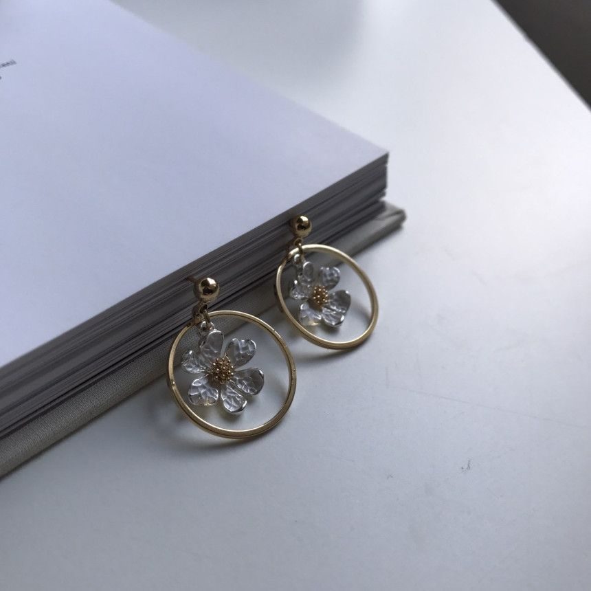 <b><p>REMONY flower Drop Earrings Lovely item Refrh</p></b><b><p>レモニー フラワー ドロップイヤリング ラブリーアイテム さわやかなコーディネート</p></b><br /><br /><p align='center'>