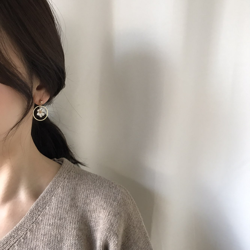 <b><p>REMONY flower Drop Earrings Lovely item Refrh</p></b><b><p>レモニー フラワー ドロップイヤリング ラブリーアイテム さわやかなコーディネート</p></b><br /><br /><p align='center'>