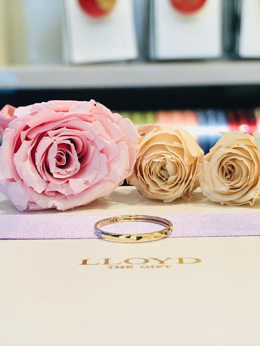 <b><p>Lloyd Triangular cutti Thread LRS16056G Twenes</p></b><b><p>ロイド 三角カット 糸リング LRS16056G 20代の女性 記念日 ガールフレンド</p></b><br /><br /><p align='center'>