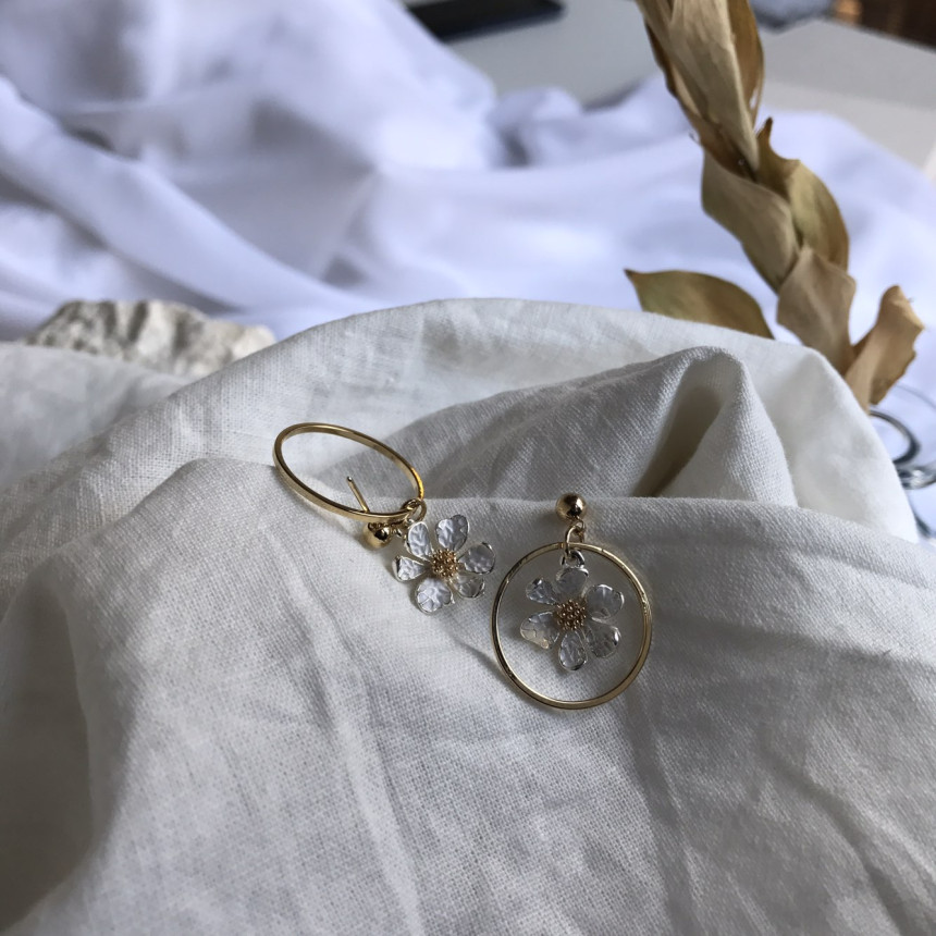 <b><p>REMONY flower Drop Earrings Lovely item Refrh</p></b><b><p>レモニー フラワー ドロップイヤリング ラブリーアイテム さわやかなコーディネート</p></b><br /><br /><p align='center'>