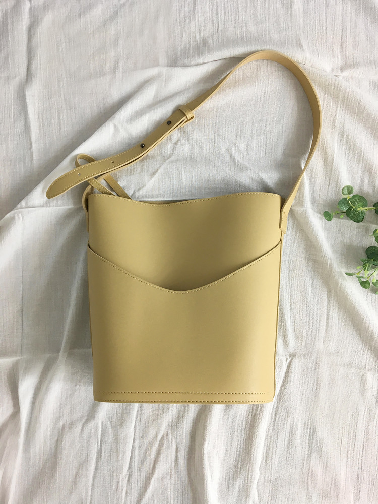 <b><p>Each modern pocket shoul bu bag 2col ic lege</p></b><b><p>所長各モダンポケットショルダーバケットバッグ2colシック女子大生デイリールック30代の女性オールブ</p></b><br /><br /><p align='center'>