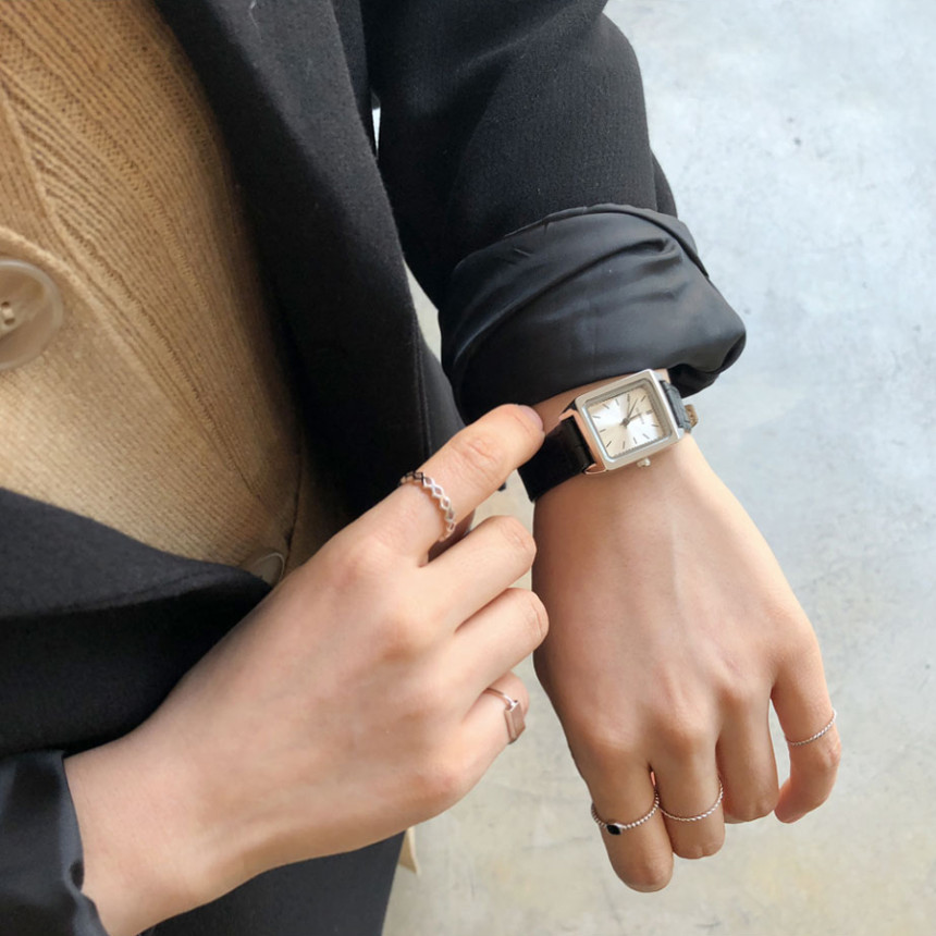 <b><p>square Layering set Modn chic Female coordation</p></b><b><p>スクエア 重ね着リング セット モダンシック 女性コーディネート 素朴なファッション</p></b><br /><br /><p align='center'>