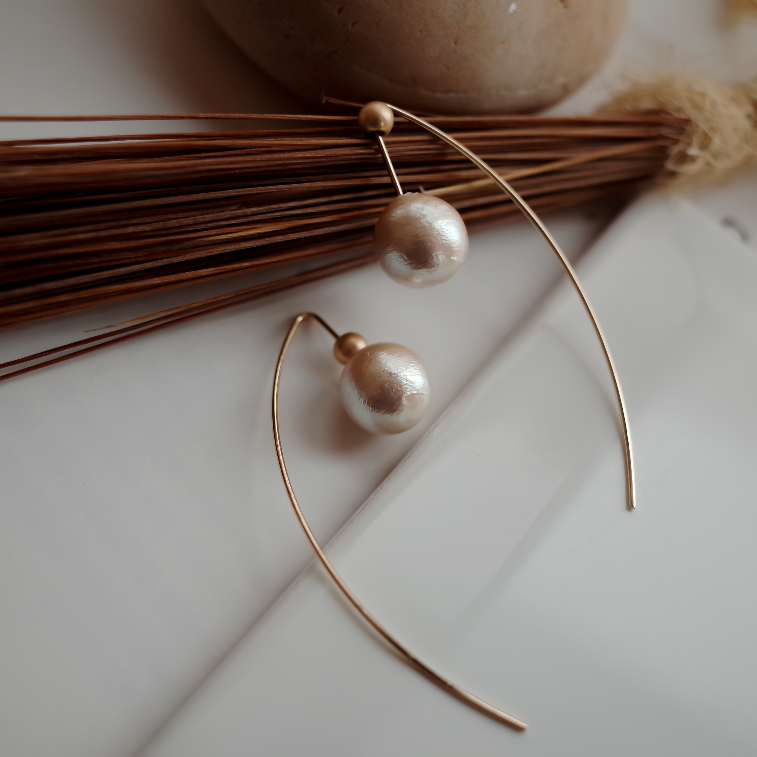 <b><p>Wire curve Hanging the Pearl simple rs Stylish</p></b><b><p>ワイヤカーブ リング歩い 真珠シンプルピアス スタイリッシュな ユニークなデザイン</p></b><br /><br /><p align='center'>