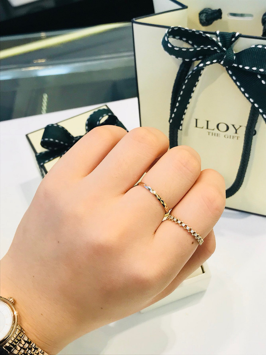 <b><p>Lloyd Triangular cutti Thread LRS16056G Twenes</p></b><b><p>ロイド 三角カット 糸リング LRS16056G 20代の女性 記念日 ガールフレンド</p></b><br /><br /><p align='center'>