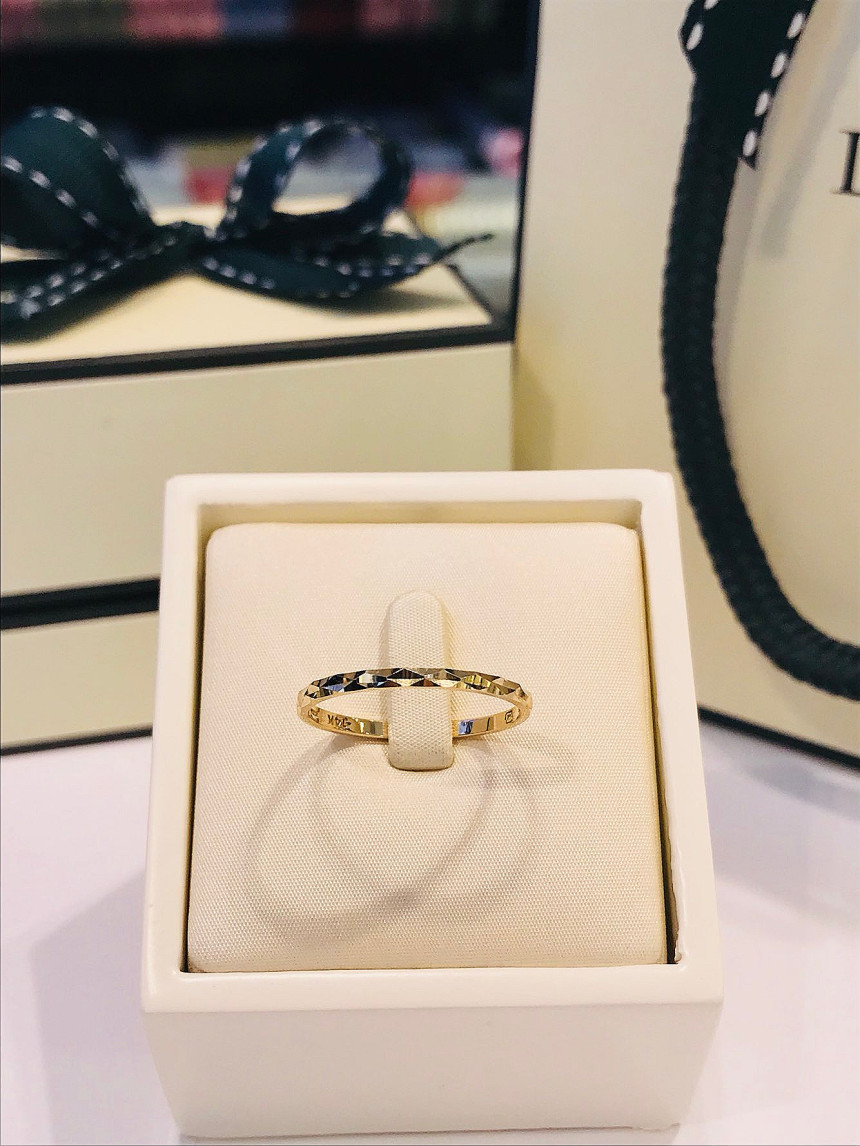 <b><p>Lloyd Triangular cutti Thread LRS16056G Twenes</p></b><b><p>ロイド 三角カット 糸リング LRS16056G 20代の女性 記念日 ガールフレンド</p></b><br /><br /><p align='center'>