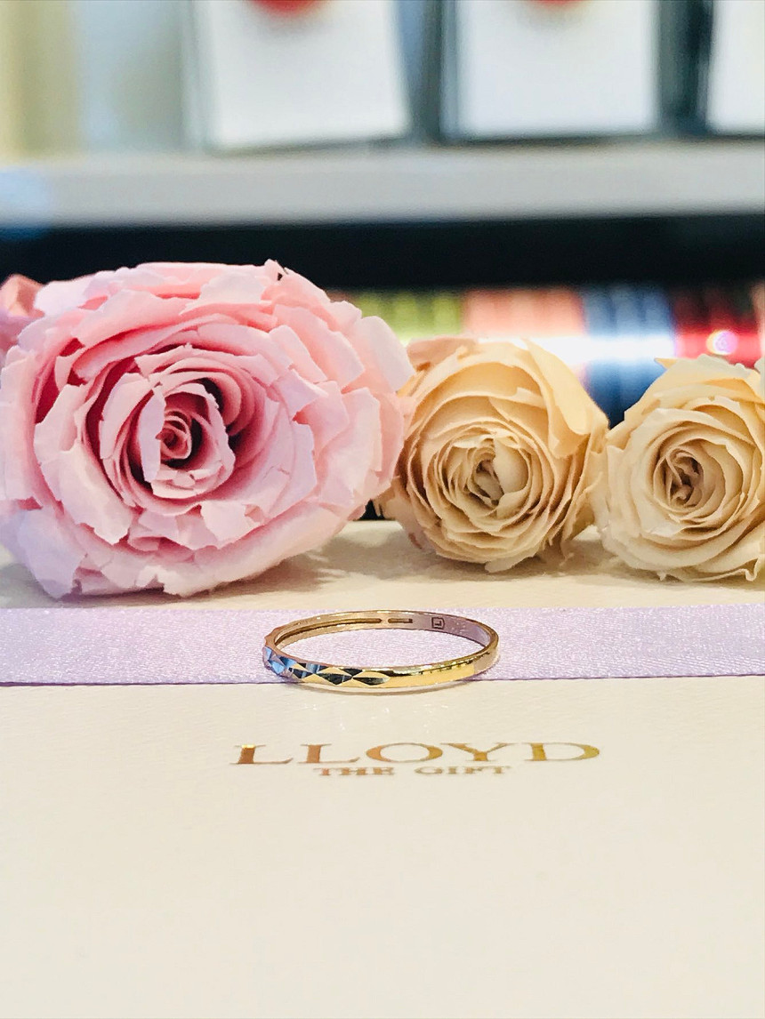 <b><p>Lloyd Triangular cutti Thread LRS16056G Twenes</p></b><b><p>ロイド 三角カット 糸リング LRS16056G 20代の女性 記念日 ガールフレンド</p></b><br /><br /><p align='center'>