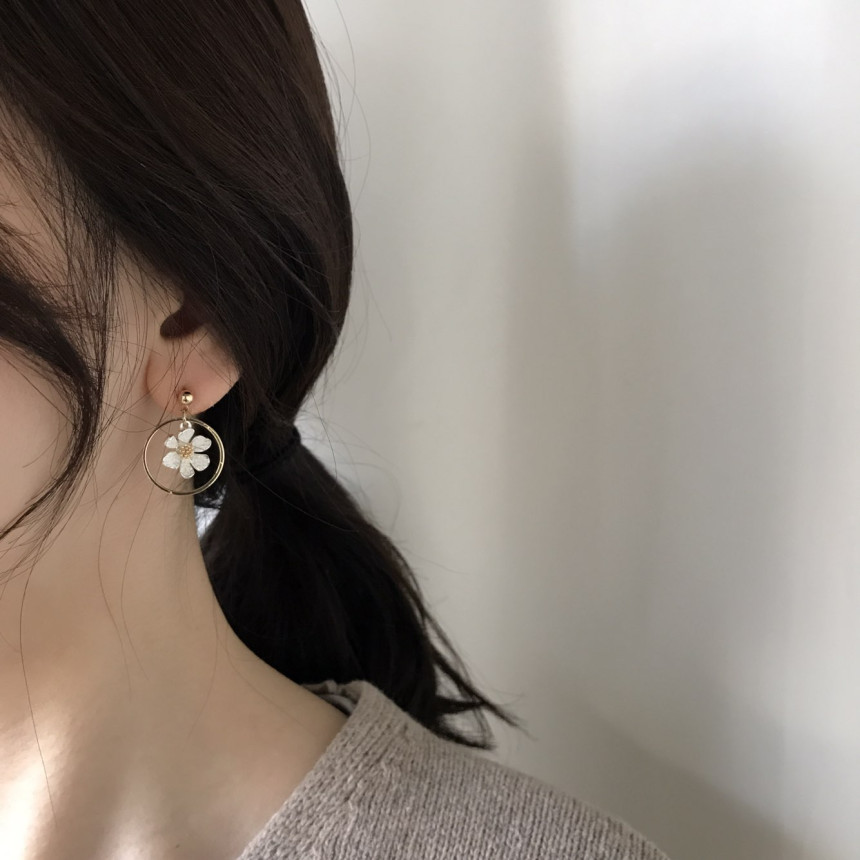 <b><p>REMONY flower Drop Earrings Lovely item Refrh</p></b><b><p>レモニー フラワー ドロップイヤリング ラブリーアイテム さわやかなコーディネート</p></b><br /><br /><p align='center'>