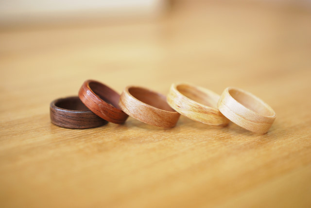 <b><p>flat Wood ring pair romtic Outstd Coupl Unique</p></b><b><p>フラット 木のリング ペア ロマンチック 説得力のカップ ユニークなアイテム 特別な</p></b><br /><br /><p align='center'>