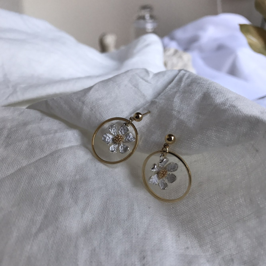 <b><p>REMONY flower Drop Earrings Lovely item Refrh</p></b><b><p>レモニー フラワー ドロップイヤリング ラブリーアイテム さわやかなコーディネート</p></b><br /><br /><p align='center'>