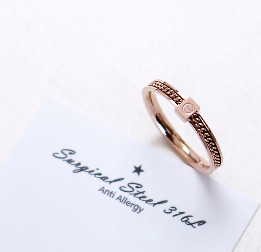 <b><p>It Surge Steel ring titanium couple Fendship</p></b><b><p>イッツ 書かれているカールスチール リング チタン カップル 友情シン モダンな</p></b><br /><br /><p align='center'>