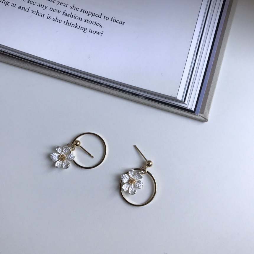 <b><p>REMONY flower Drop Earrings Lovely item Refrh</p></b><b><p>レモニー フラワー ドロップイヤリング ラブリーアイテム さわやかなコーディネート</p></b><br /><br /><p align='center'>