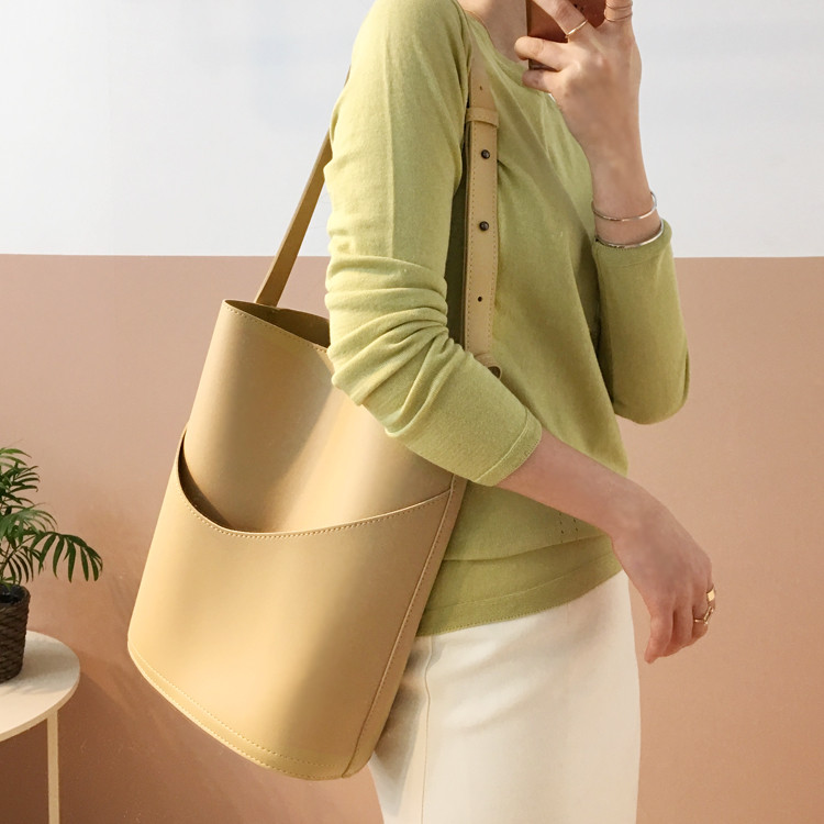 <b><p>Each modern pocket shoul bu bag 2col ic lege</p></b><b><p>所長各モダンポケットショルダーバケットバッグ2colシック女子大生デイリールック30代の女性オールブ</p></b><br /><br /><p align='center'>